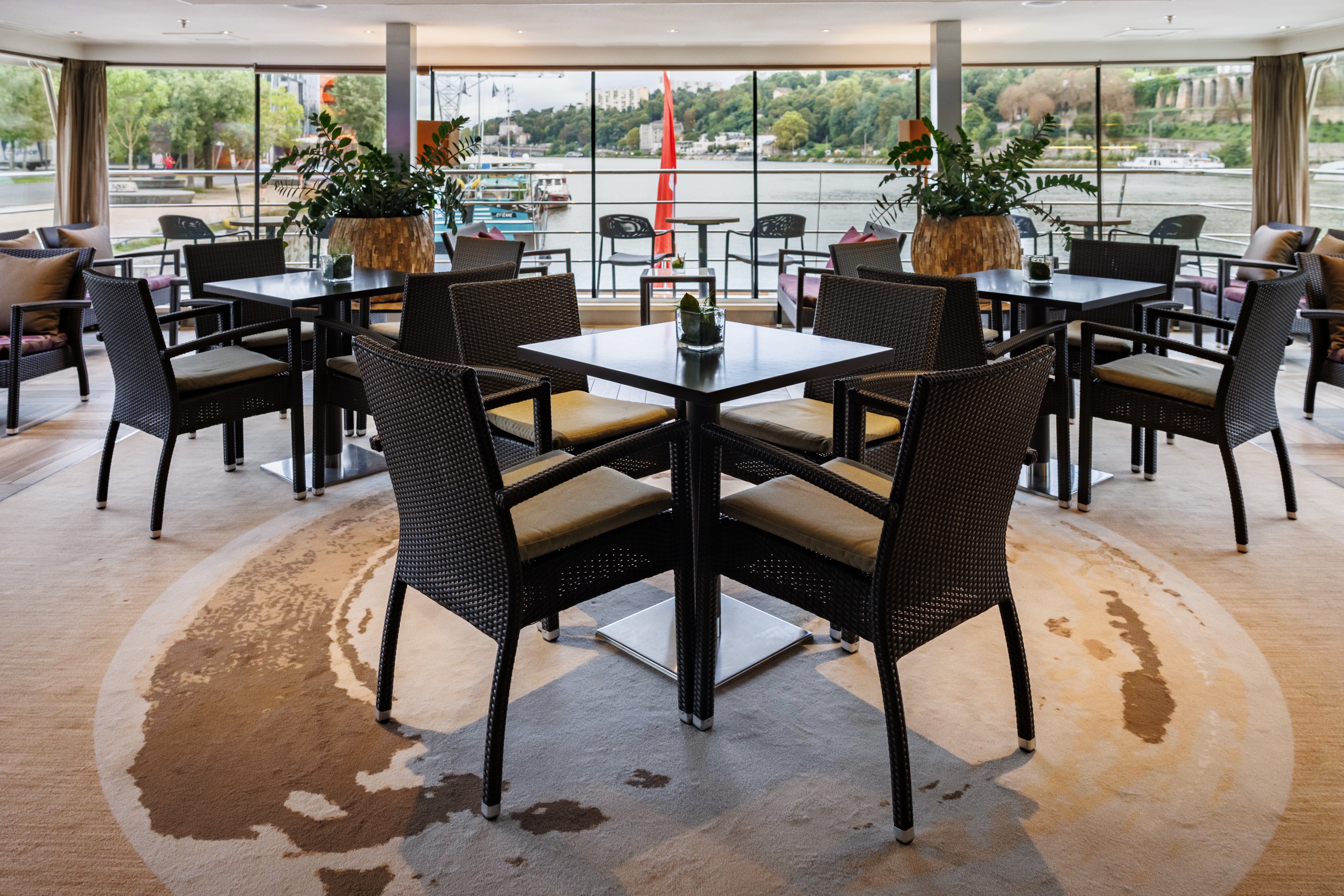 Avalon Poetry II - Club Lounge